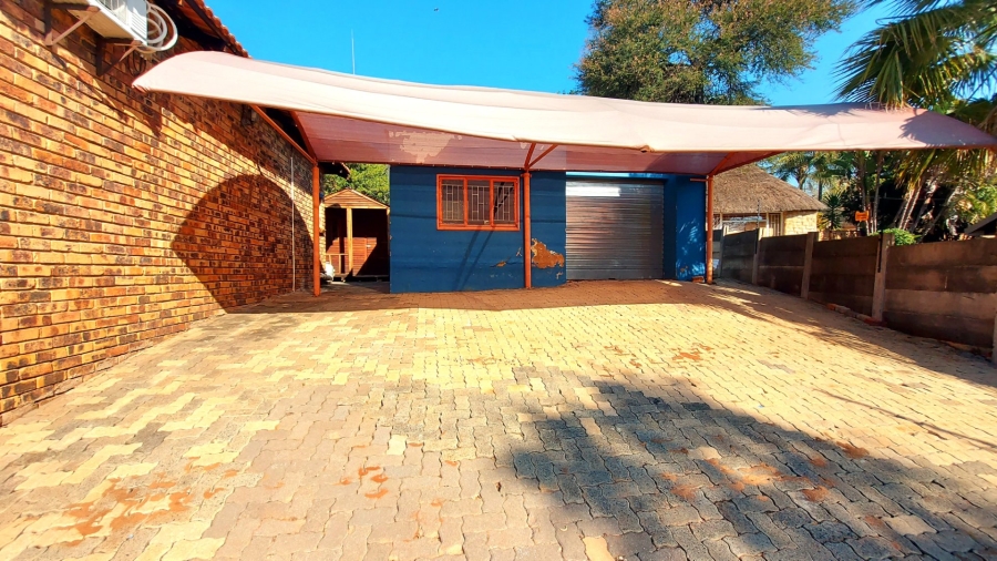 6 Bedroom Property for Sale in Ifafi North West